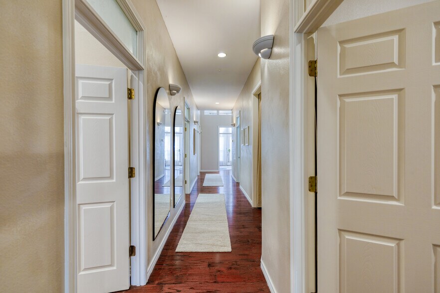 More Photos Of 12335 Hymeadow Dr, Austin Office For Sale