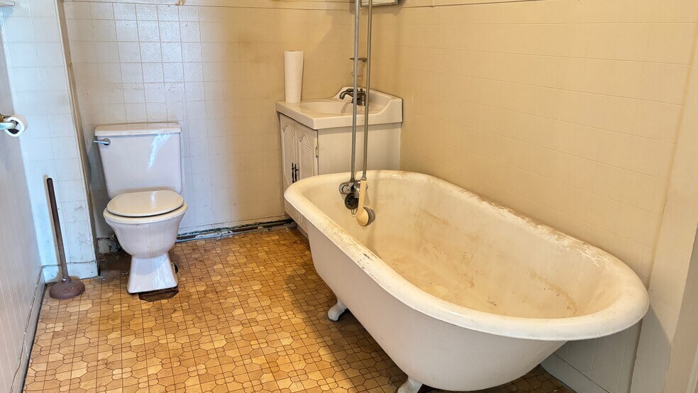 More Photos Of 801 Columbia St, Hudson Storefront Retail Residential For Sale