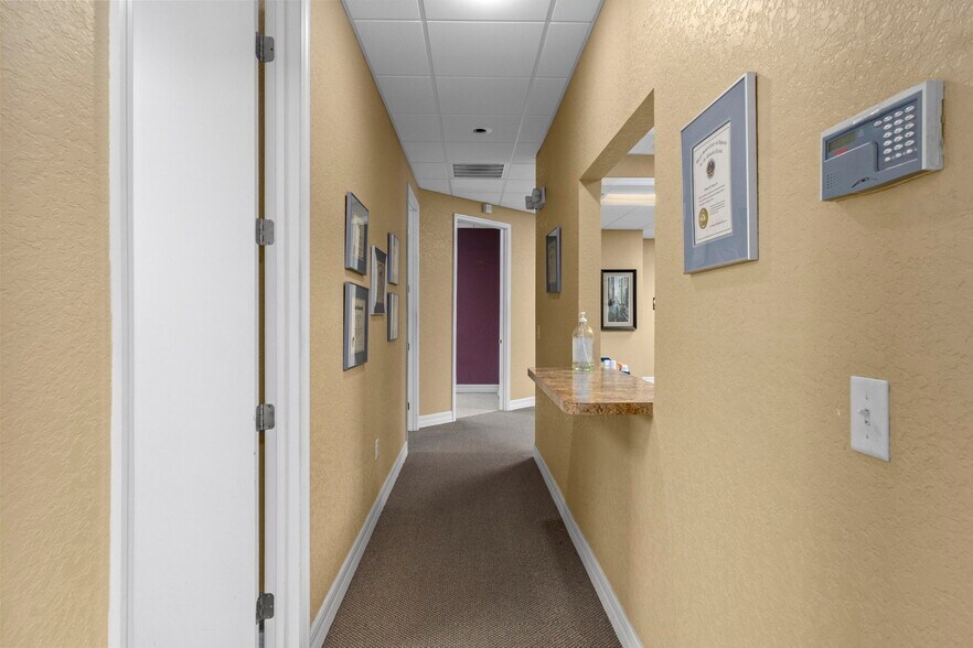 More Photos Of 8352 Forest Oaks Blvd, Spring Hill Office For Sale