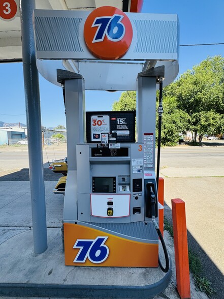 More Photos Of 150 Mountain Blvd, Mount Vernon Service Station For Sale