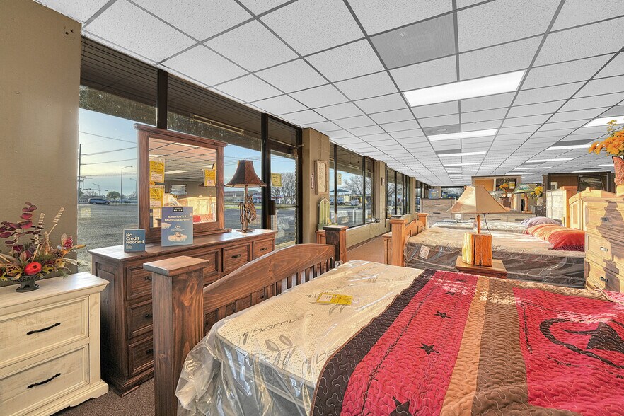 More Photos Of 1127 NW Cache Rd, Lawton General Retail For Sale