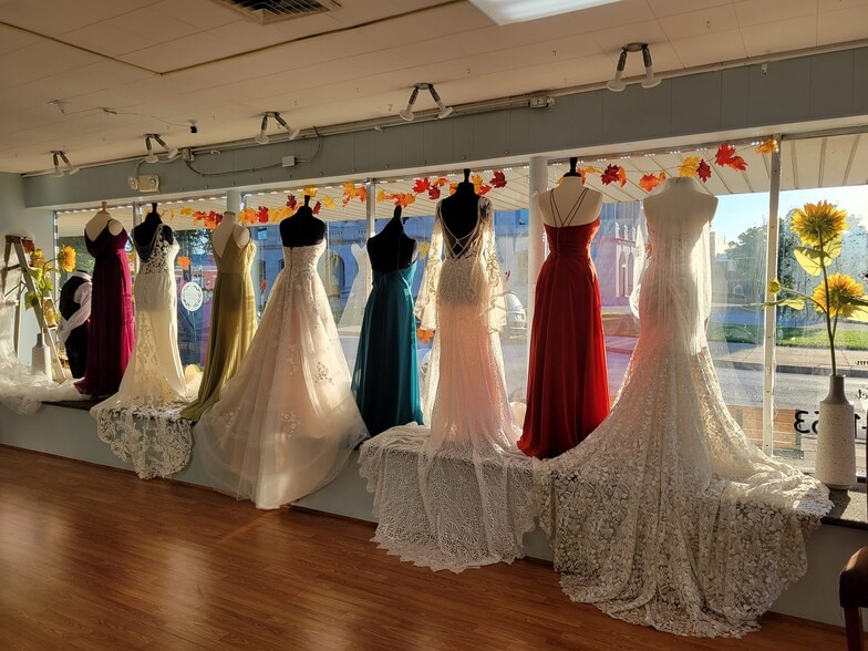 More Photos Of 29-33 S Oak St, Union Storefront Retail Office For Sale