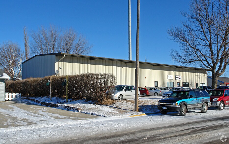 More Photos Of 312 24th Ave SW, Willmar Office For Sale
