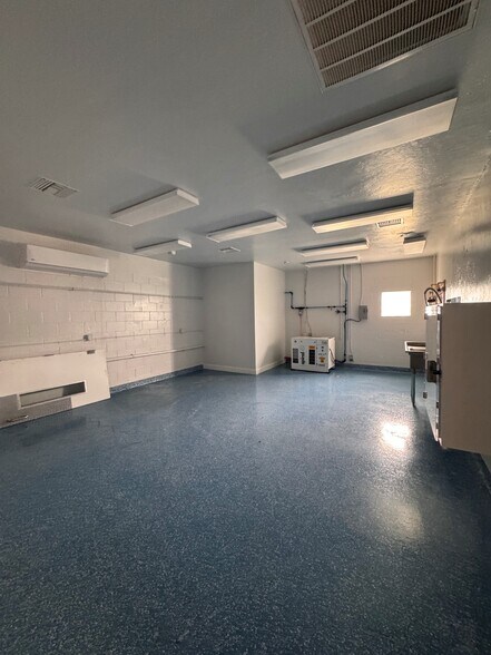 More Photos Of 11430 Tamiami Trl E, Naples Manufacturing For Lease