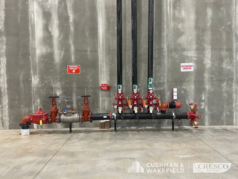 More Photos Of 2001 Victoria St, Warren Distribution For Lease