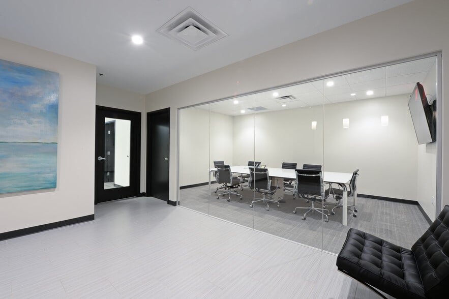 More Photos Of 100 N Laura St, Jacksonville Office For Lease