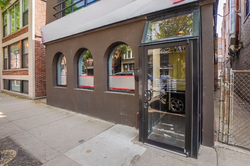 More Photos Of 1419 W Taylor St, Chicago Restaurant For Sale