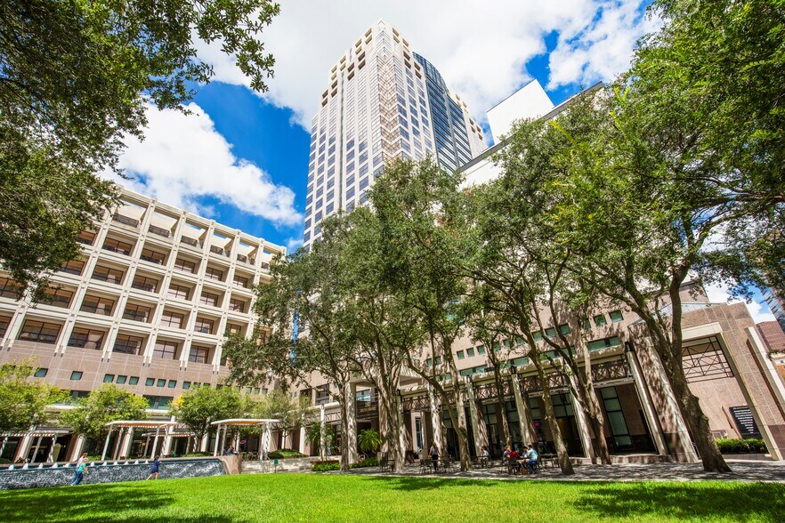 More Photos Of 200 S Orange Ave, Orlando Office For Lease