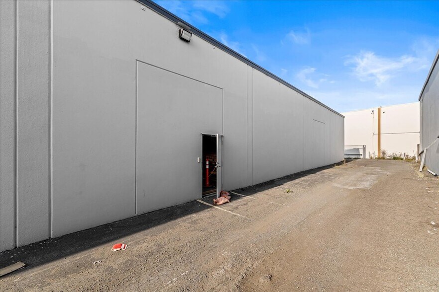 More Photos Of 283-299 Harbor Way, South San Francisco Warehouse For Lease