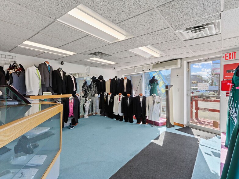 More Photos Of 205 Lexington St, Waltham General Retail For Lease