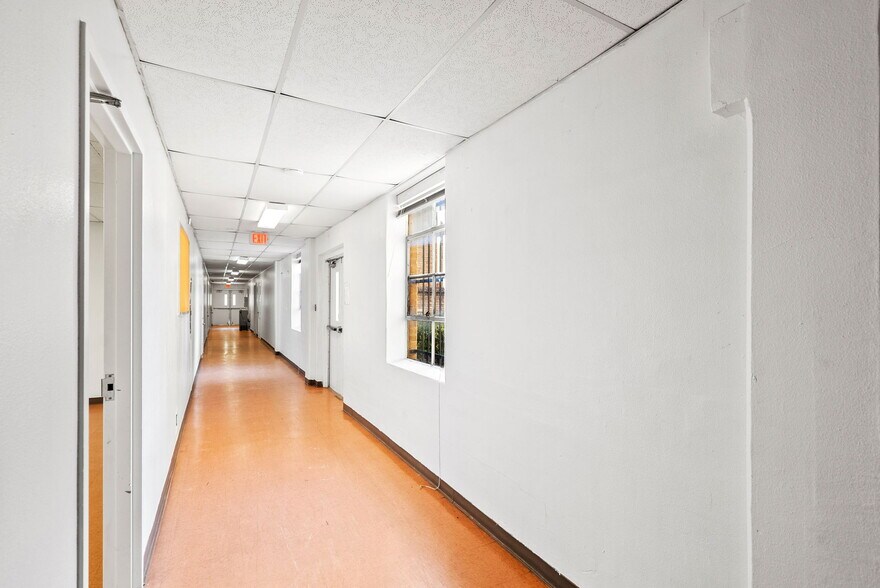 More Photos Of 1701 W Woodlawn Ave, San Antonio Religious Facility For Sale