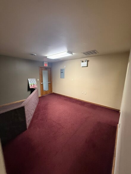 More Photos Of 550 N Mountain Rd, Harrisburg Freestanding For Lease