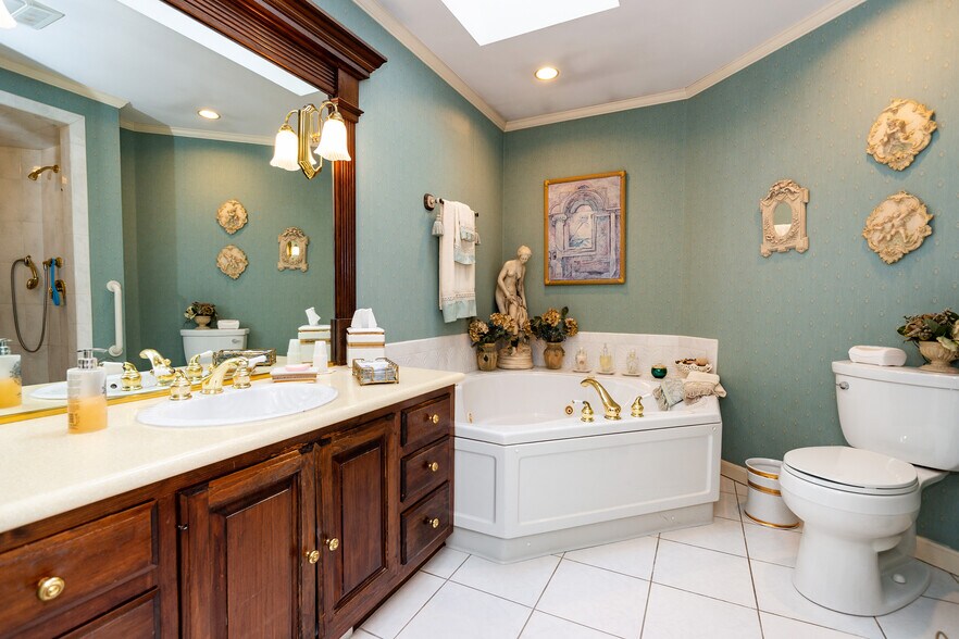 More Photos Of 90 Putnam Pike, Johnston Flex For Sale