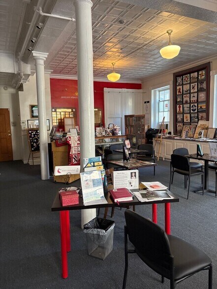 More Photos Of 333 N Charles St, Baltimore Storefront Retail Office For Lease