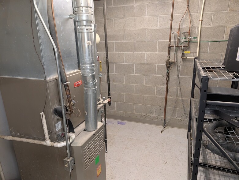 More Photos Of 4694-4696 S 200 W, Salt Lake City Light Manufacturing For Lease