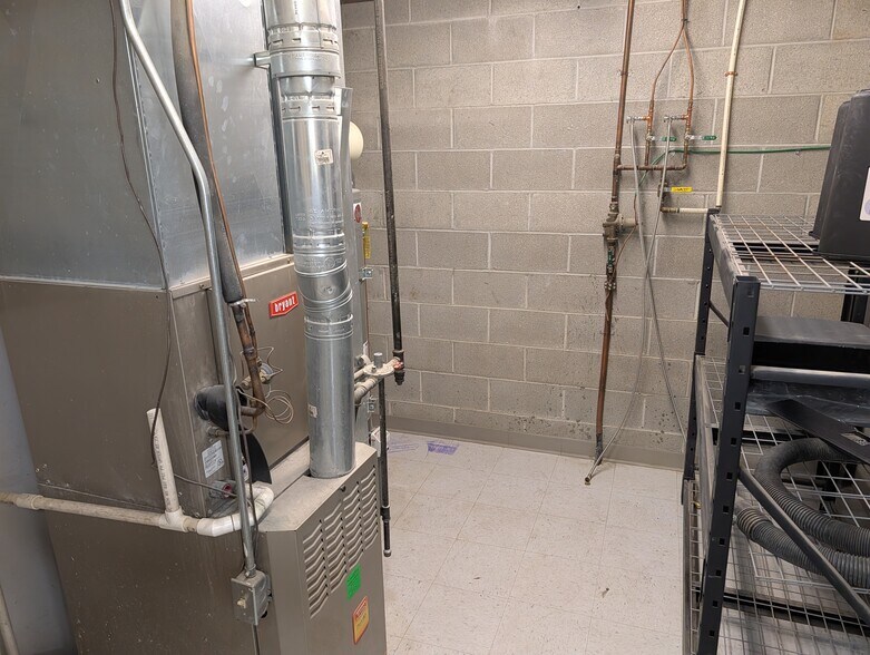 More Photos Of 4694-4696 S 200 W, Salt Lake City Light Manufacturing For Lease