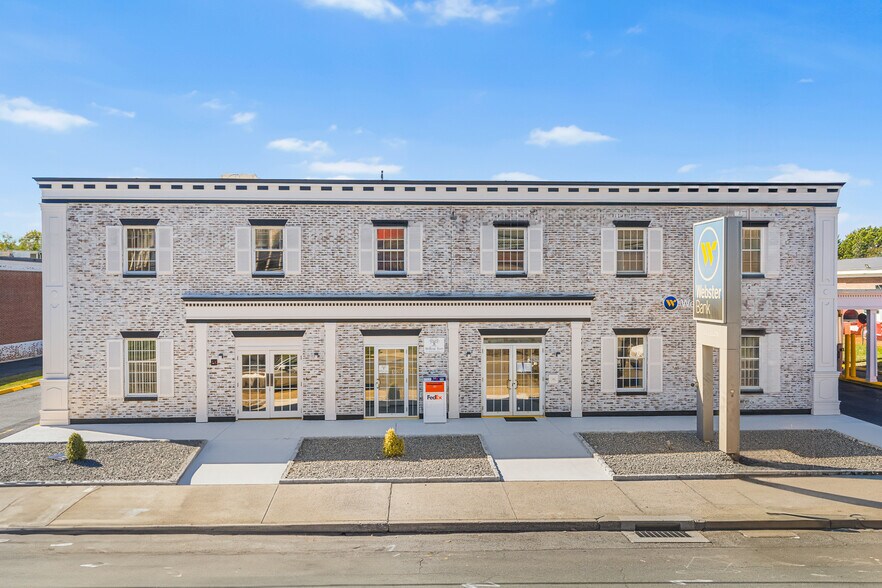 More Photos Of 132 Main St, Southington Bank For Lease