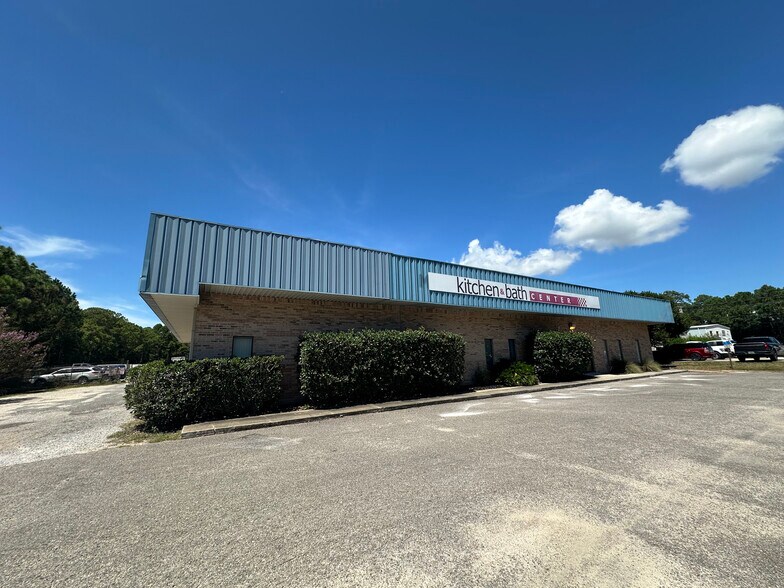 More Photos Of 20 Ready Ave NW, Mary Esther Warehouse For Sale