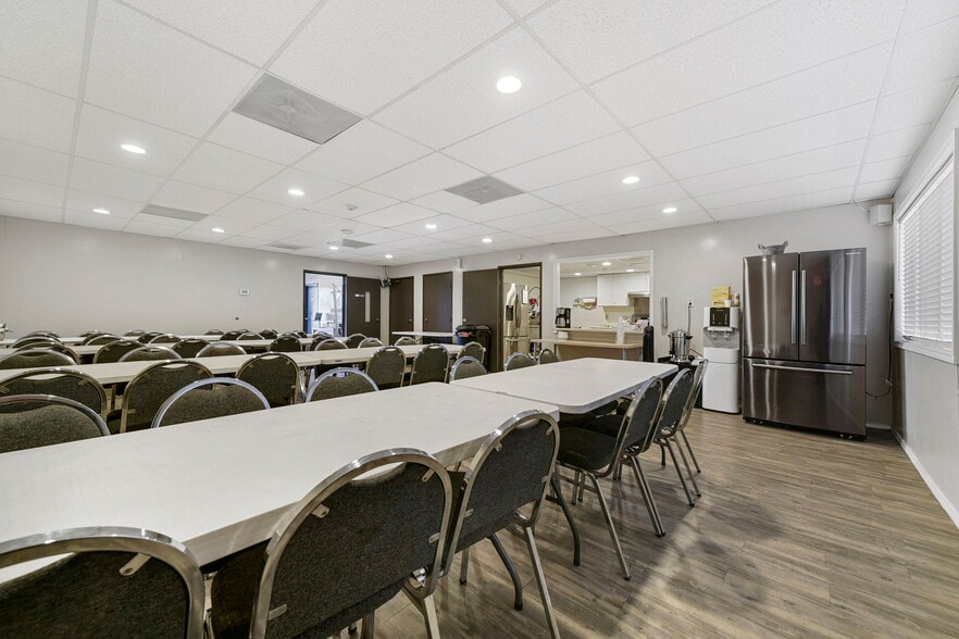 More Photos Of 1410 MacArthur Dr, Carrollton Specialty For Sale