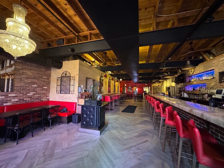 More Photos Of 229 W Venice Ave, Venice General Retail For Sale