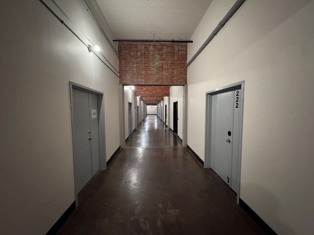 More Photos Of 3680-3700 Rue Saint-Patrick, Montréal Showroom For Lease