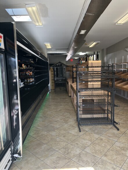 More Photos Of 427 W Broad St, Palmyra Freestanding For Sale