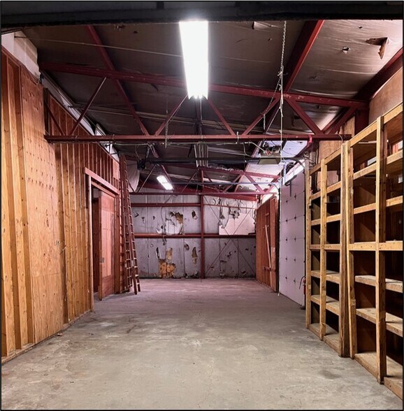 More Photos Of 3708-3750 11 Mile Rd, Berkley Distribution For Lease