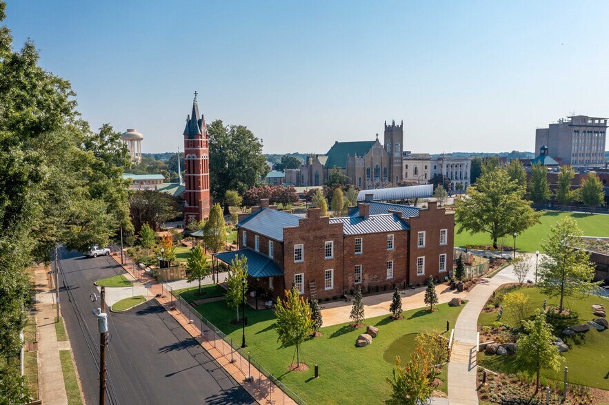 More Photos Of 115 S Jackson St, Salisbury Restaurant For Lease