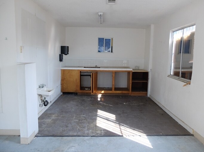 More Photos Of 537 W Compton Blvd, Compton Daycare Center For Sale