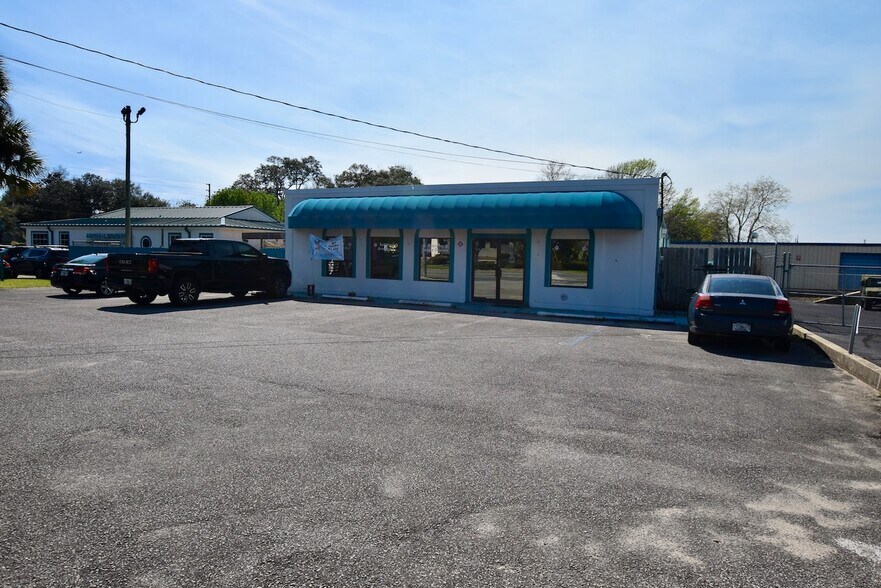 More Photos Of 90 Mary Esther Blvd, Mary Esther Freestanding For Lease