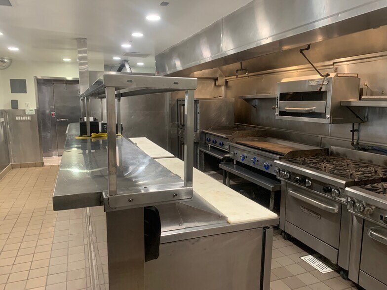 More Photos Of 18380-18450 Brookhurst St, Fountain Valley Storefront Retail Office For Lease