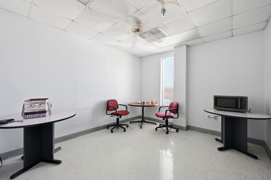 More Photos Of 1526 S Brightleaf Blvd, Smithfield Warehouse For Lease