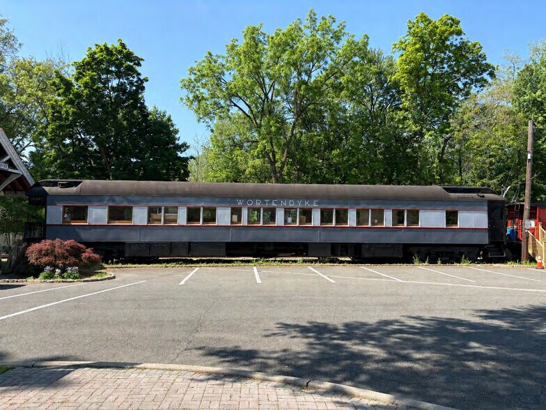 Primary Photo Of 211 Greenwood Ave, Midland Park Freestanding For Lease