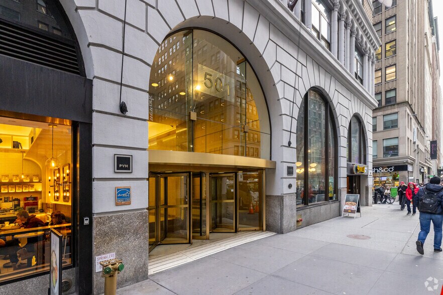 More Photos Of 501 Fashion Ave, New York Office For Lease