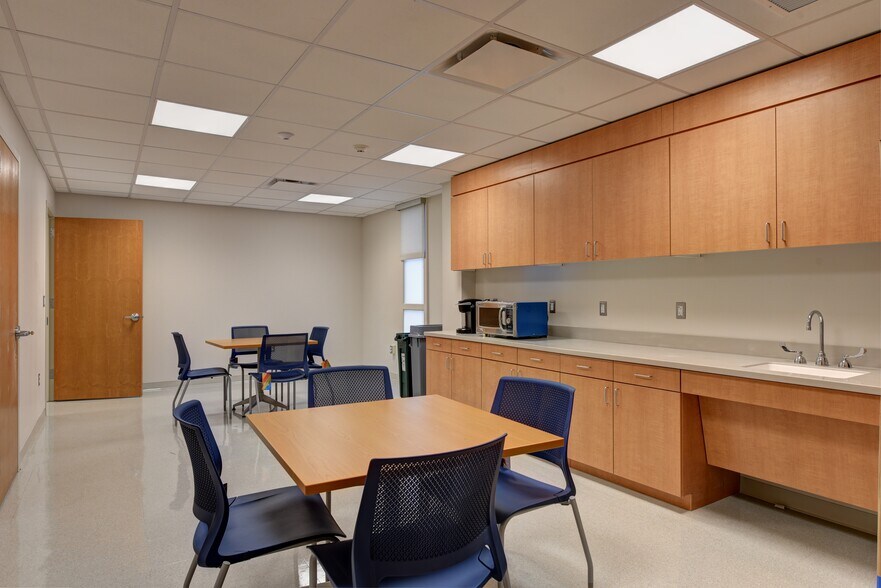 More Photos Of 50 Union Ave, Irvington Unknown For Lease