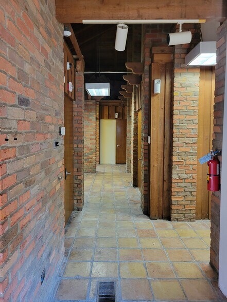 More Photos Of 2323 N Walton Walker Blvd, Dallas Office For Sale