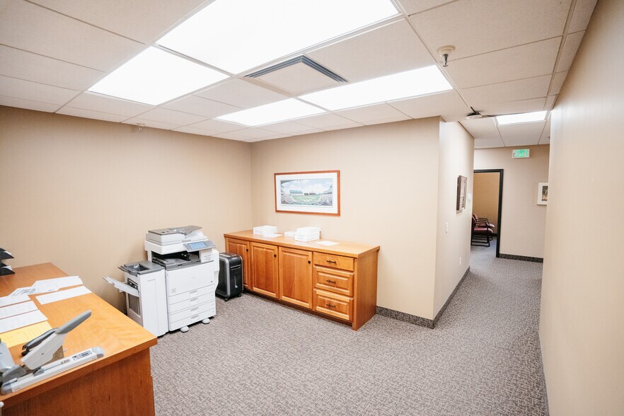 More Photos Of 4500 N Quebec Ave, Minneapolis Manufacturing For Sale