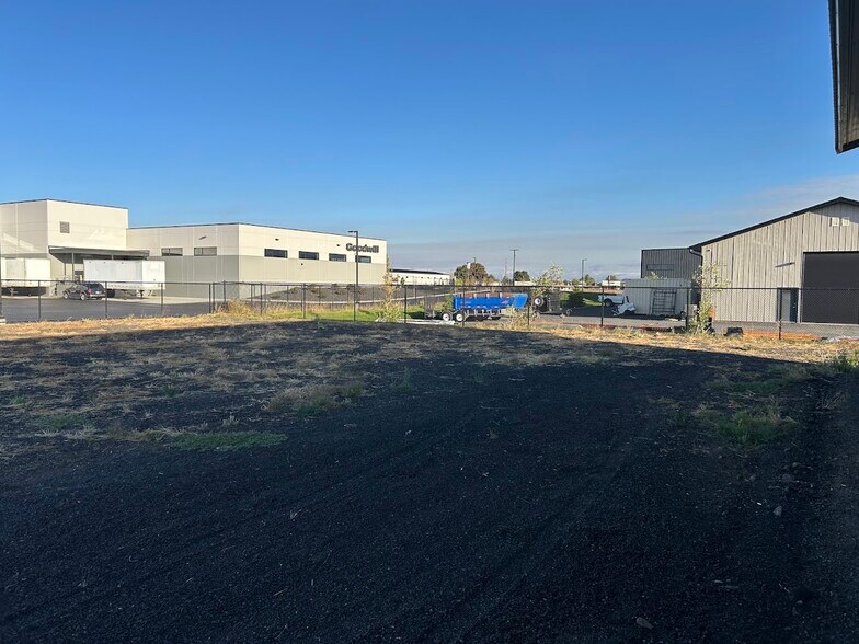 More Photos Of 1622 S Williams Ln, Spokane Light Distribution For Lease