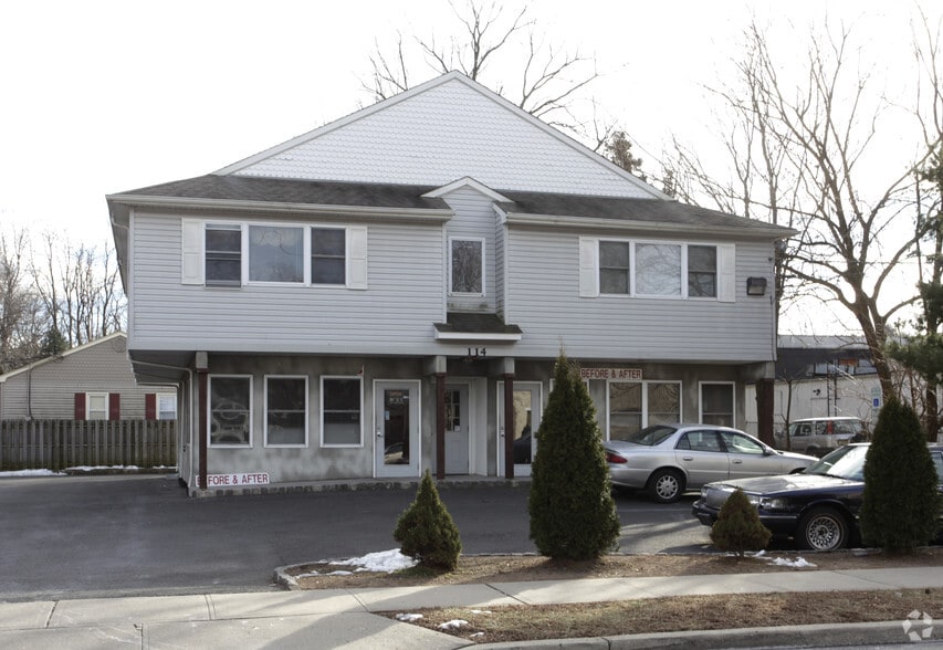 More Photos Of 114 E Hendricks Blvd, South Plainfield Storefront Retail Residential For Lease