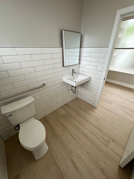 More Photos Of 1525 NE 4th Ave, Fort Lauderdale Freestanding For Sale