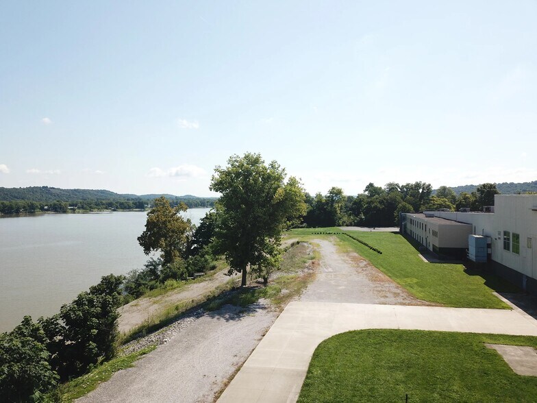 More Photos Of 901 E Main St, Warsaw Warehouse For Lease