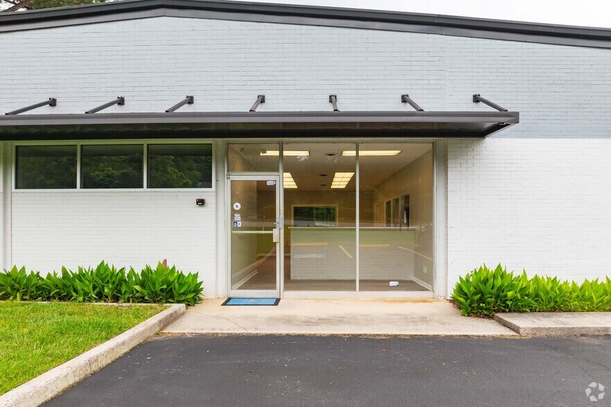 More Photos Of 2134 NW James Jackson Pky, Atlanta Unknown For Lease