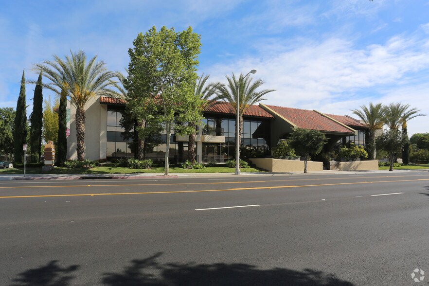 More Photos Of 801 E Chapman Ave, Fullerton Medical For Lease