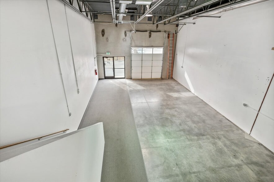 More Photos Of 4605 Quebec St, Denver Light Distribution For Sale