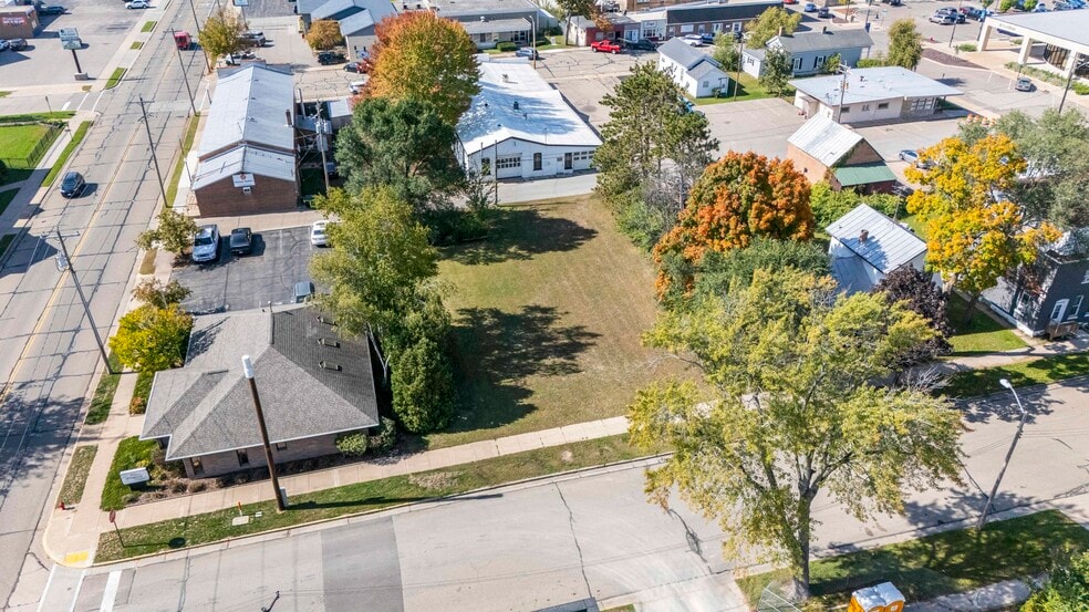 More Photos Of 219 Jefferson St, Waupaca Storefront Retail Office For Sale
