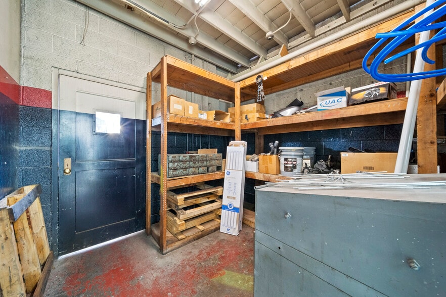 More Photos Of 2007-2015 E 11th St, Tulsa Auto Dealership For Sale