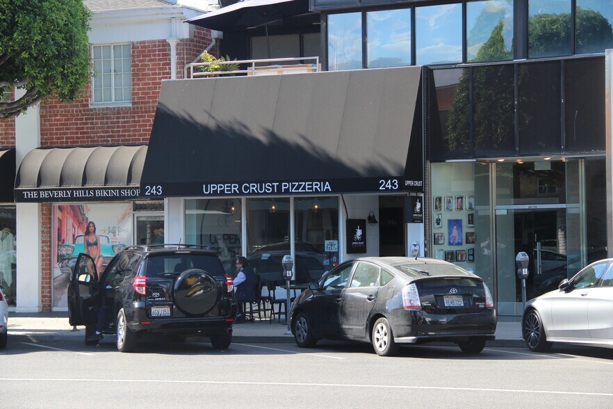 Primary Photo Of 241-243 S Beverly Dr, Beverly Hills Restaurant For Lease