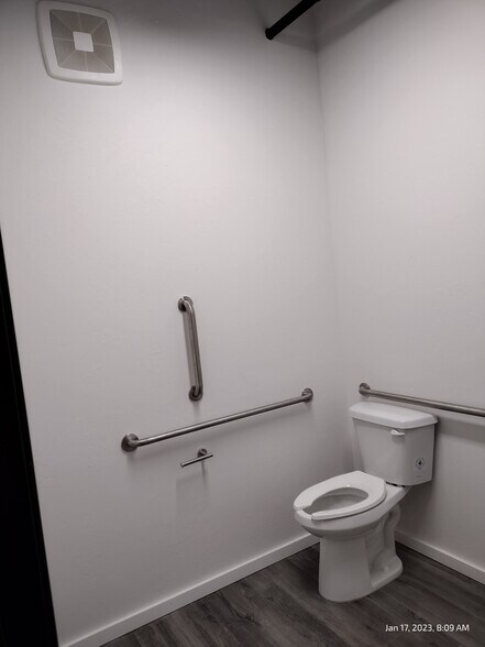 More Photos Of 4409 S County Line Rd, Oklahoma City General Retail For Sale