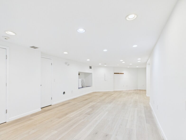More Photos Of 611 S Orianna St, Philadelphia Storefront Retail Residential For Lease