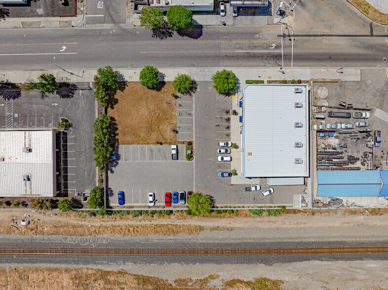 More Photos Of 509 S Gateway Dr, Madera General Retail For Sale